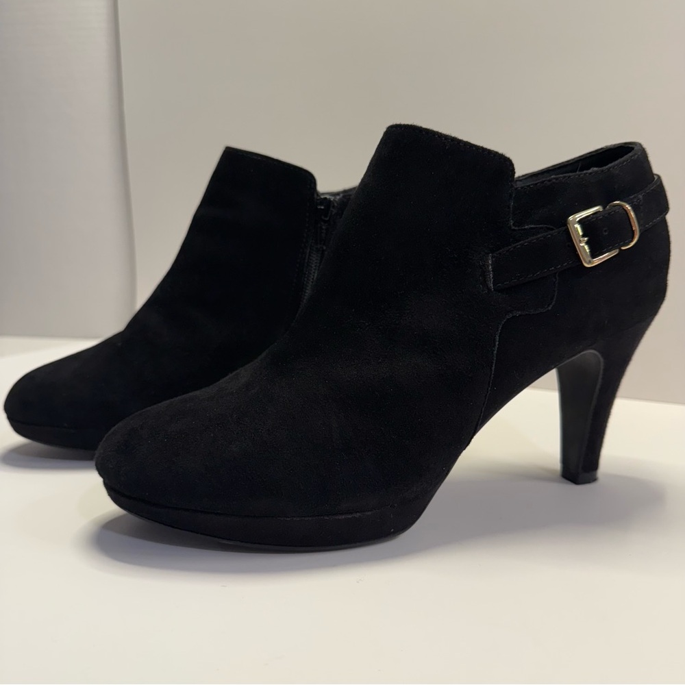 Clarks Brier Milan Black Suede Heeled Ankle Booties Women’s 9M - Picture 3 of 12